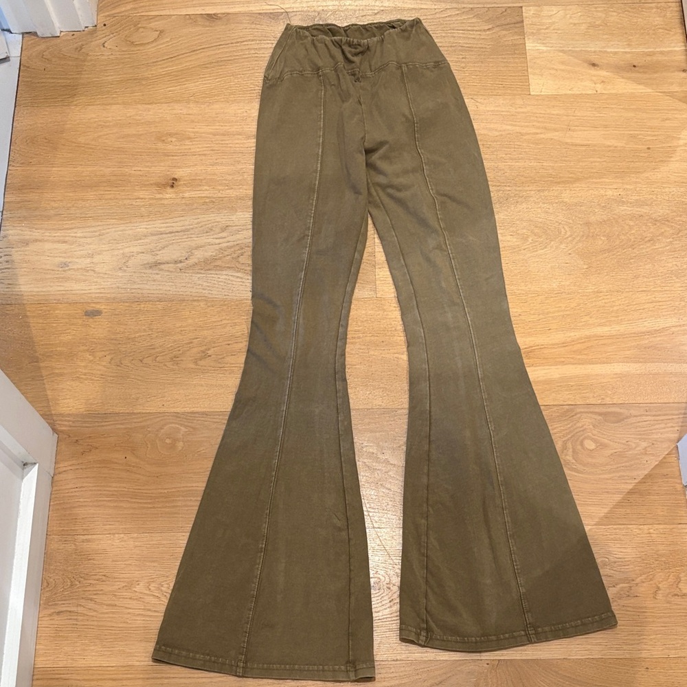 Urban Outfitters Kids Flared Leggings in Olive